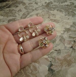 Avon pierced earnings two pairs
